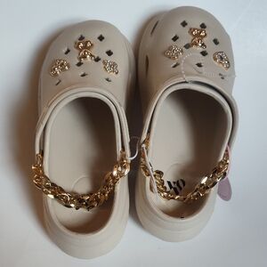 Kids Beige Clogs with Gold Chain
